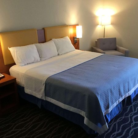 Days Inn & Suites By Wyndham Cincinnati North Спрингдейл Экстерьер фото