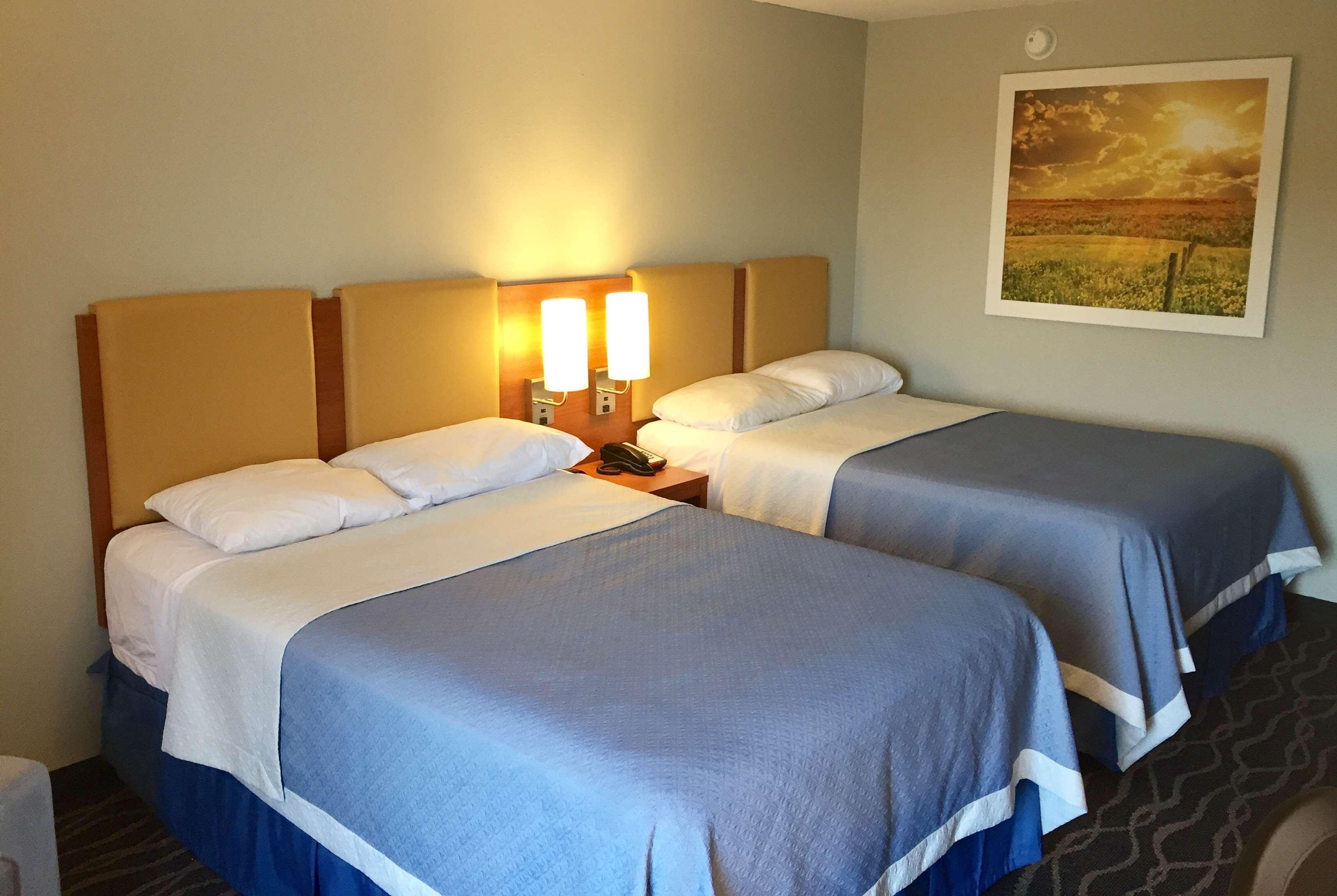Days Inn & Suites By Wyndham Cincinnati North Спрингдейл Экстерьер фото