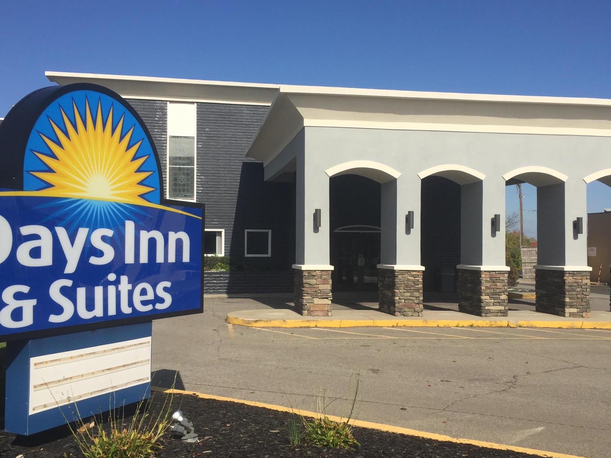 Days Inn & Suites By Wyndham Cincinnati North Спрингдейл Экстерьер фото