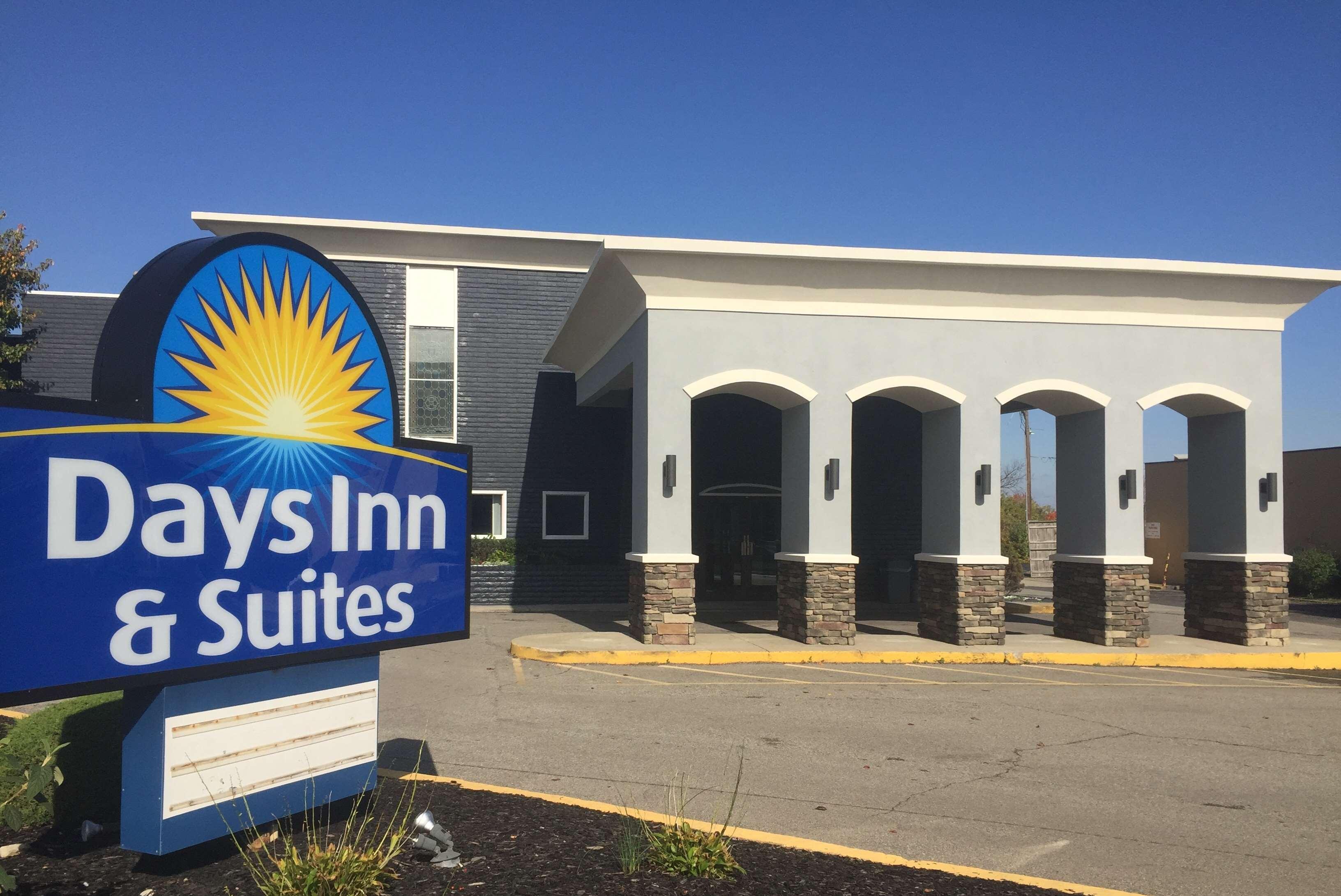 Days Inn & Suites By Wyndham Cincinnati North Спрингдейл Экстерьер фото