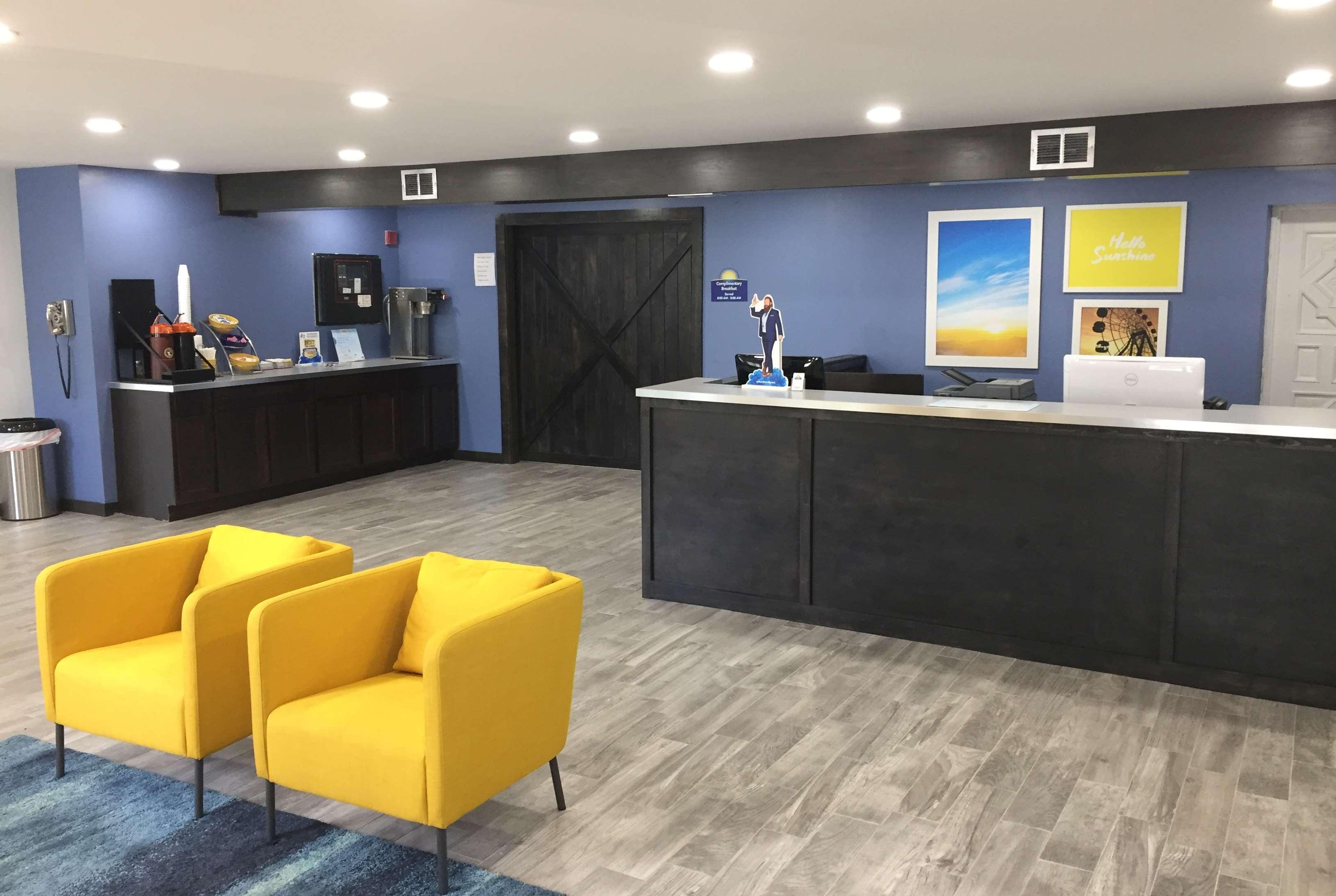 Days Inn & Suites By Wyndham Cincinnati North Спрингдейл Экстерьер фото