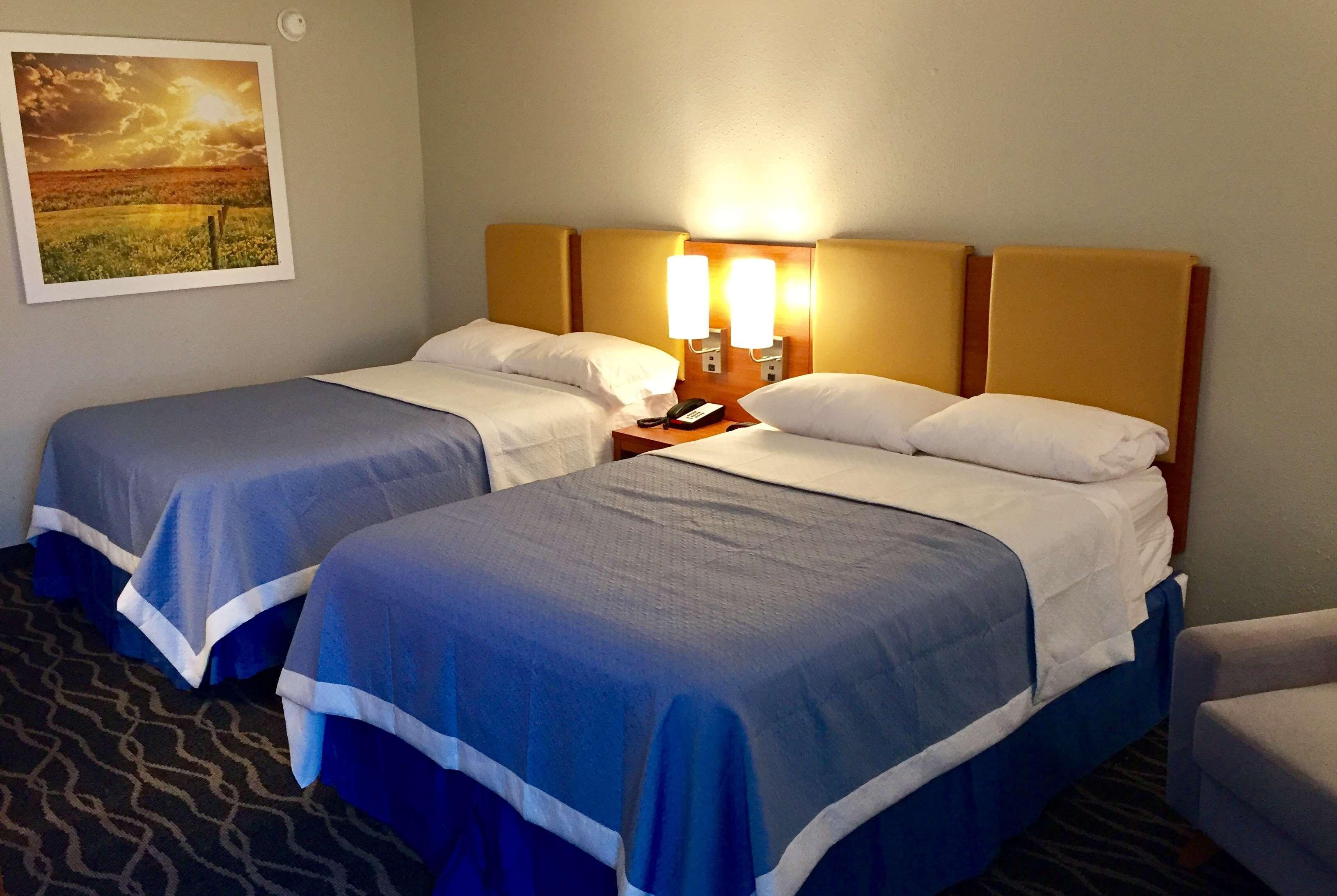 Days Inn & Suites By Wyndham Cincinnati North Спрингдейл Экстерьер фото