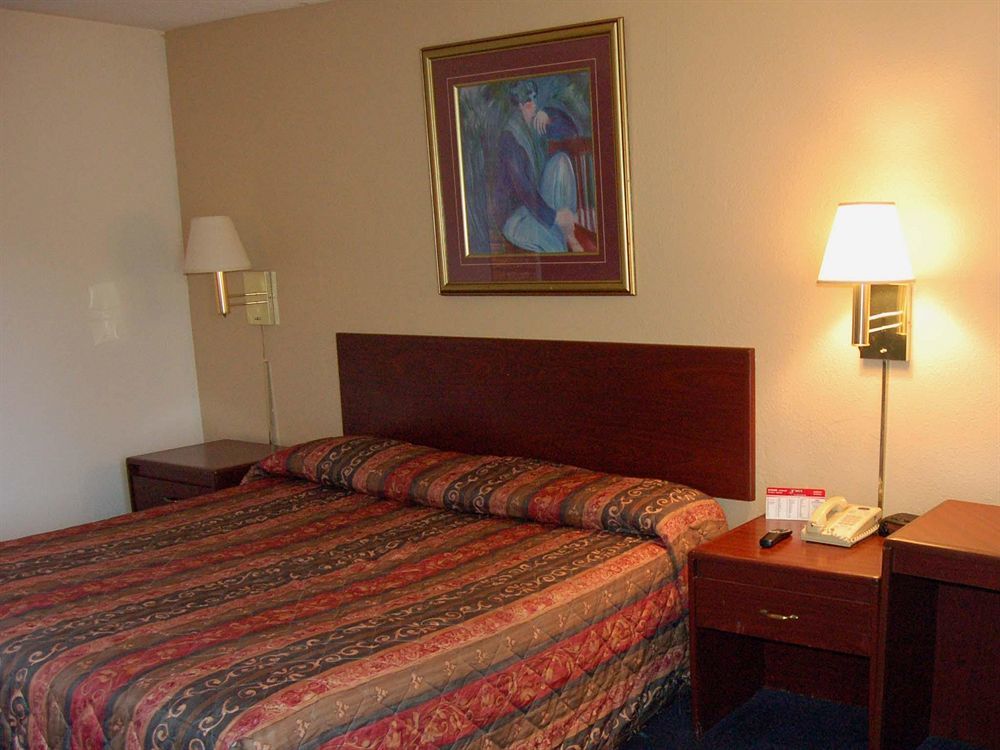 Days Inn & Suites By Wyndham Cincinnati North Спрингдейл Экстерьер фото