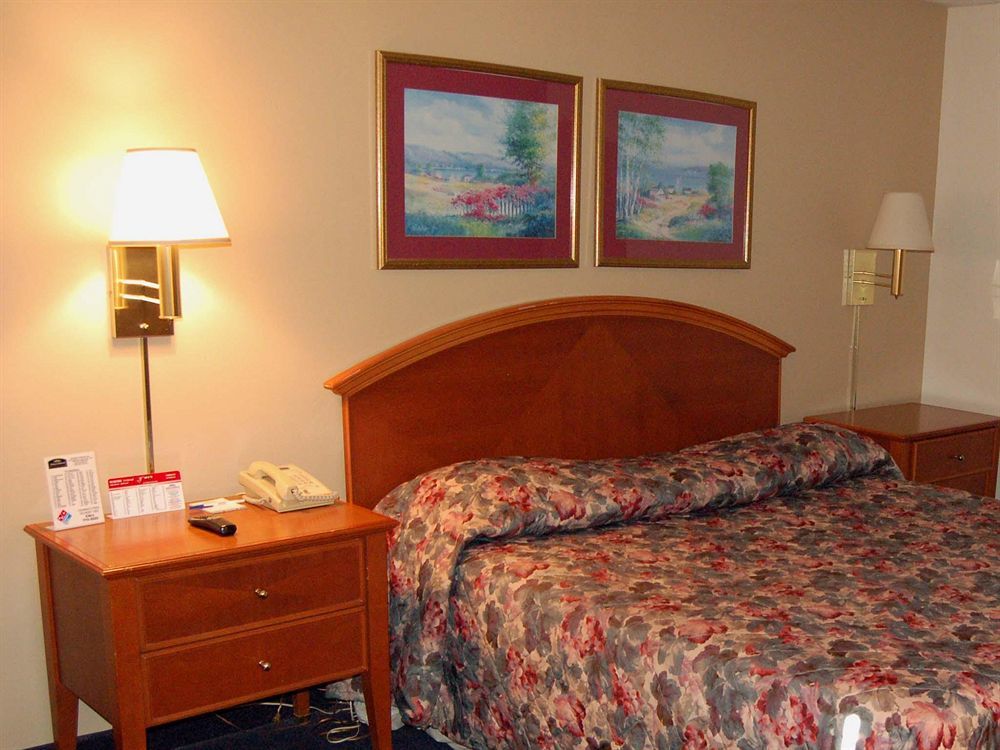 Days Inn & Suites By Wyndham Cincinnati North Спрингдейл Экстерьер фото