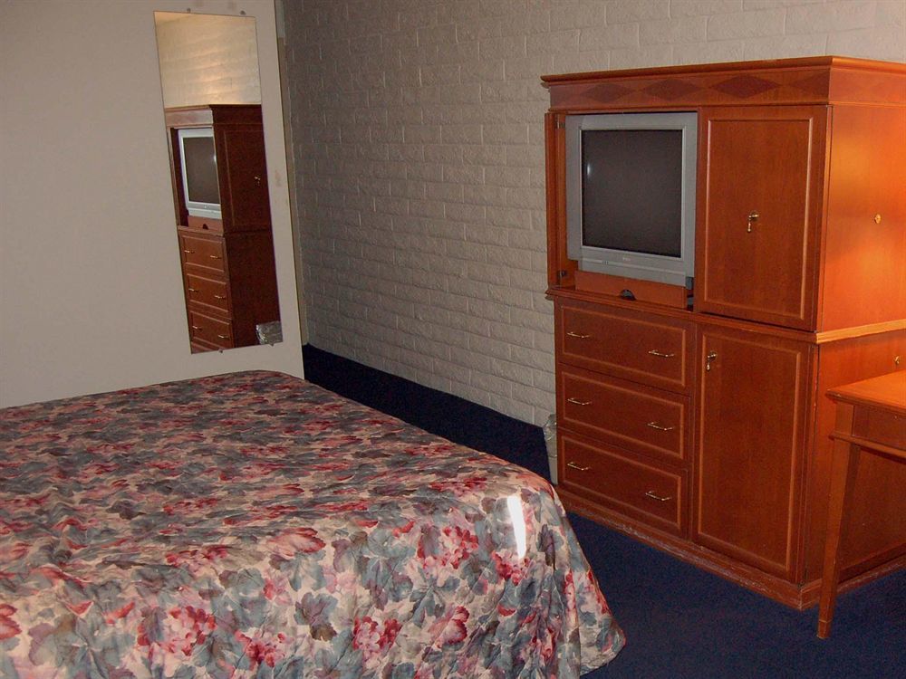 Days Inn & Suites By Wyndham Cincinnati North Спрингдейл Экстерьер фото