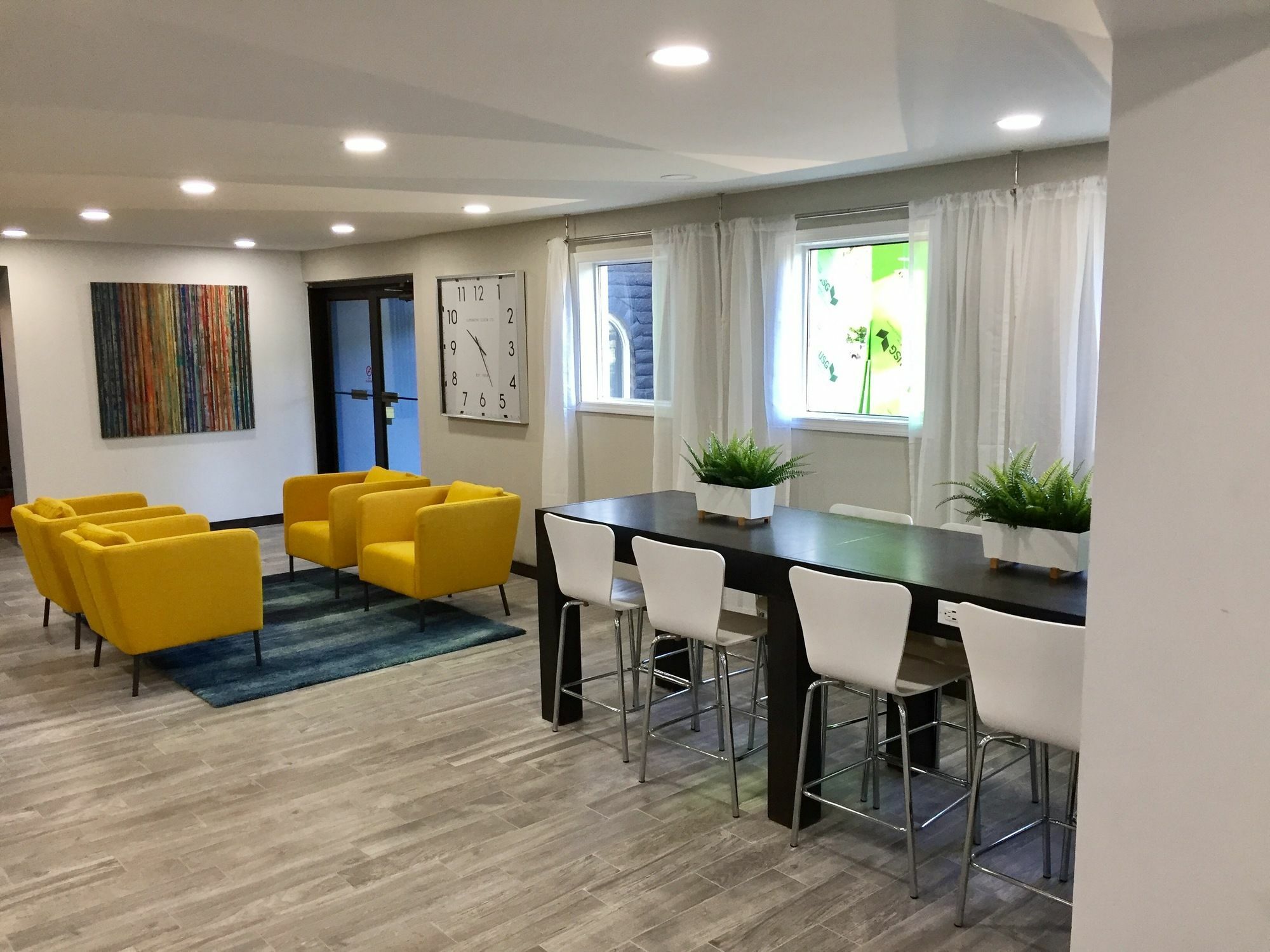 Days Inn & Suites By Wyndham Cincinnati North Спрингдейл Экстерьер фото