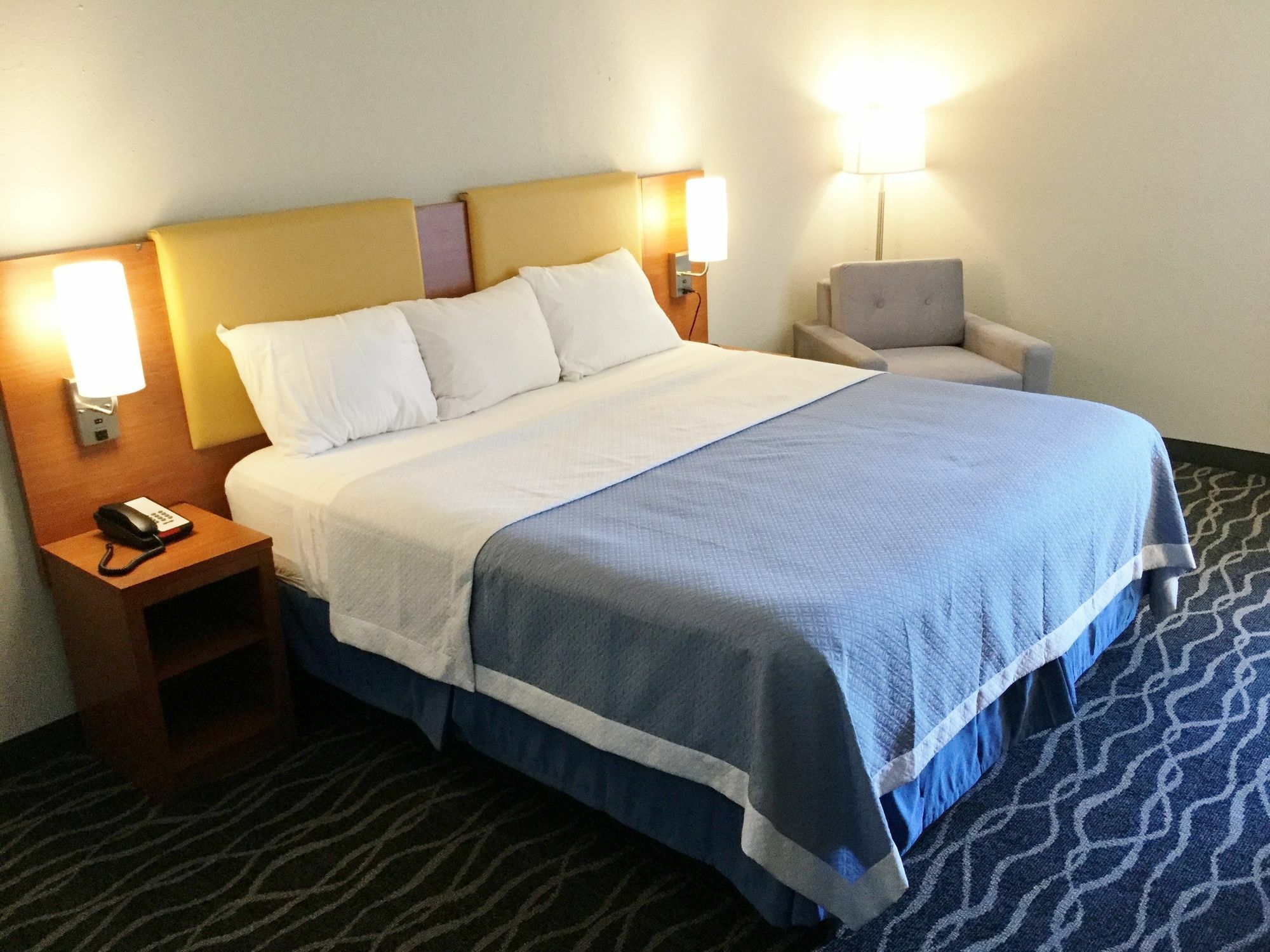 Days Inn & Suites By Wyndham Cincinnati North Спрингдейл Экстерьер фото