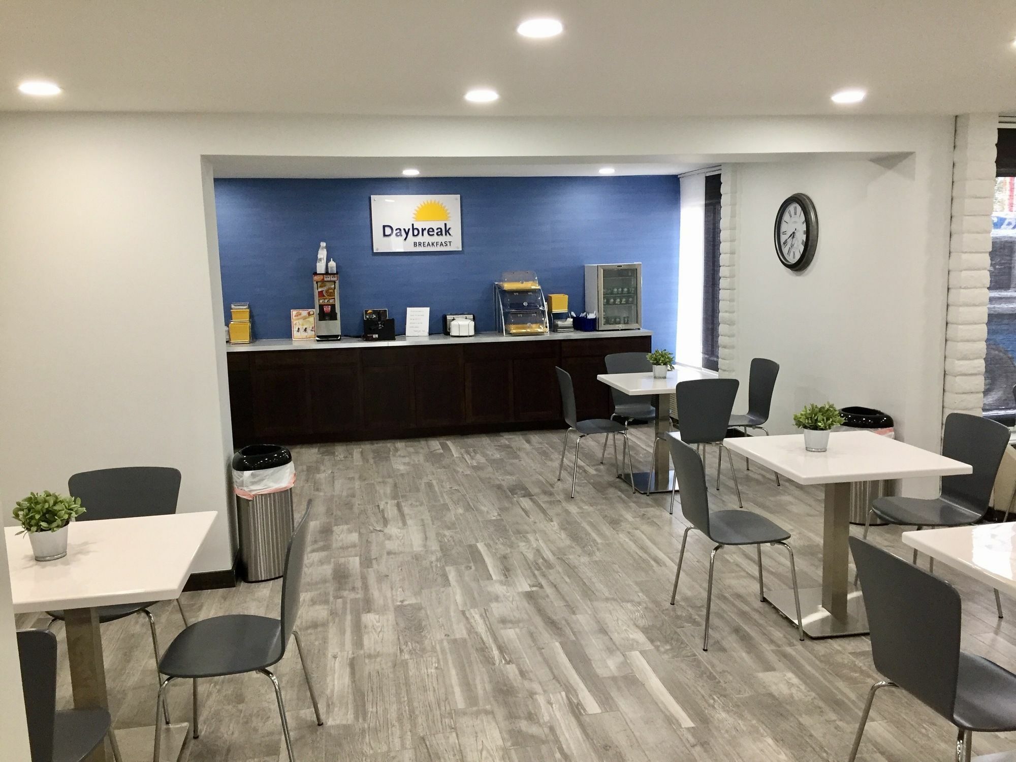 Days Inn & Suites By Wyndham Cincinnati North Спрингдейл Экстерьер фото