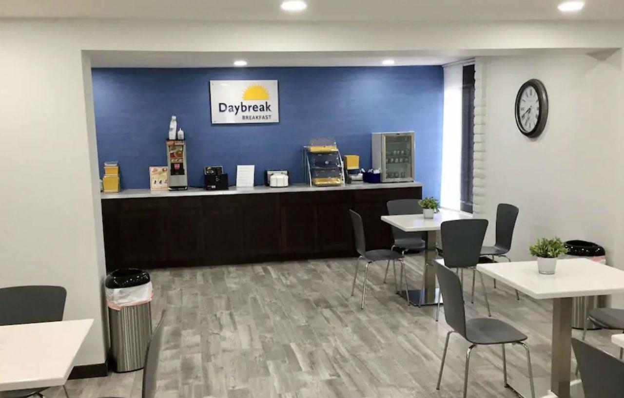 Days Inn & Suites By Wyndham Cincinnati North Спрингдейл Экстерьер фото